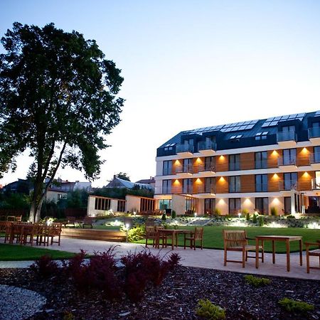 Hotel Uniejow Buitenkant foto
