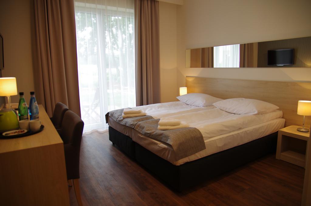 Hotel Uniejow Buitenkant foto