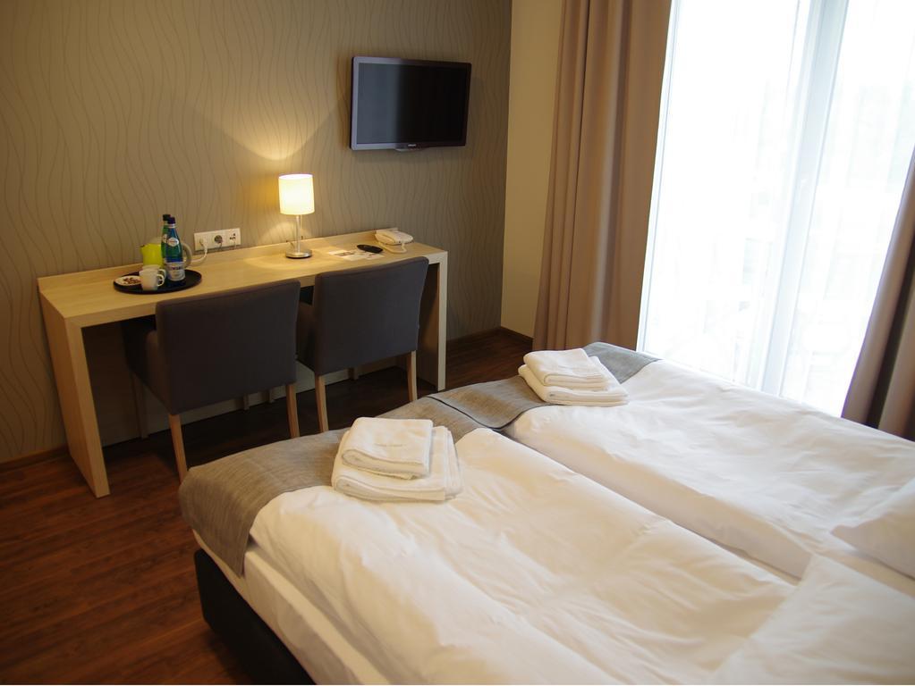 Hotel Uniejow Buitenkant foto