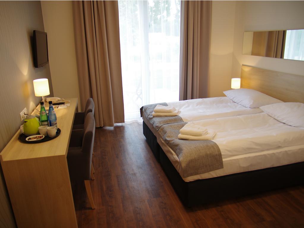 Hotel Uniejow Buitenkant foto