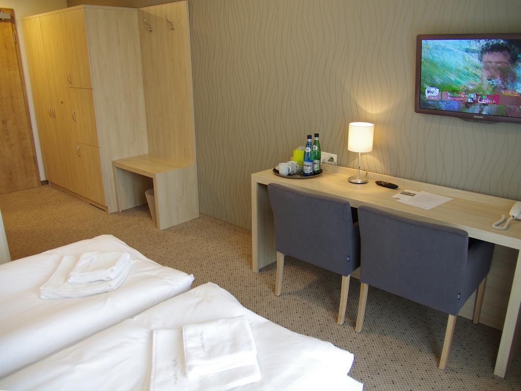 Hotel Uniejow Buitenkant foto