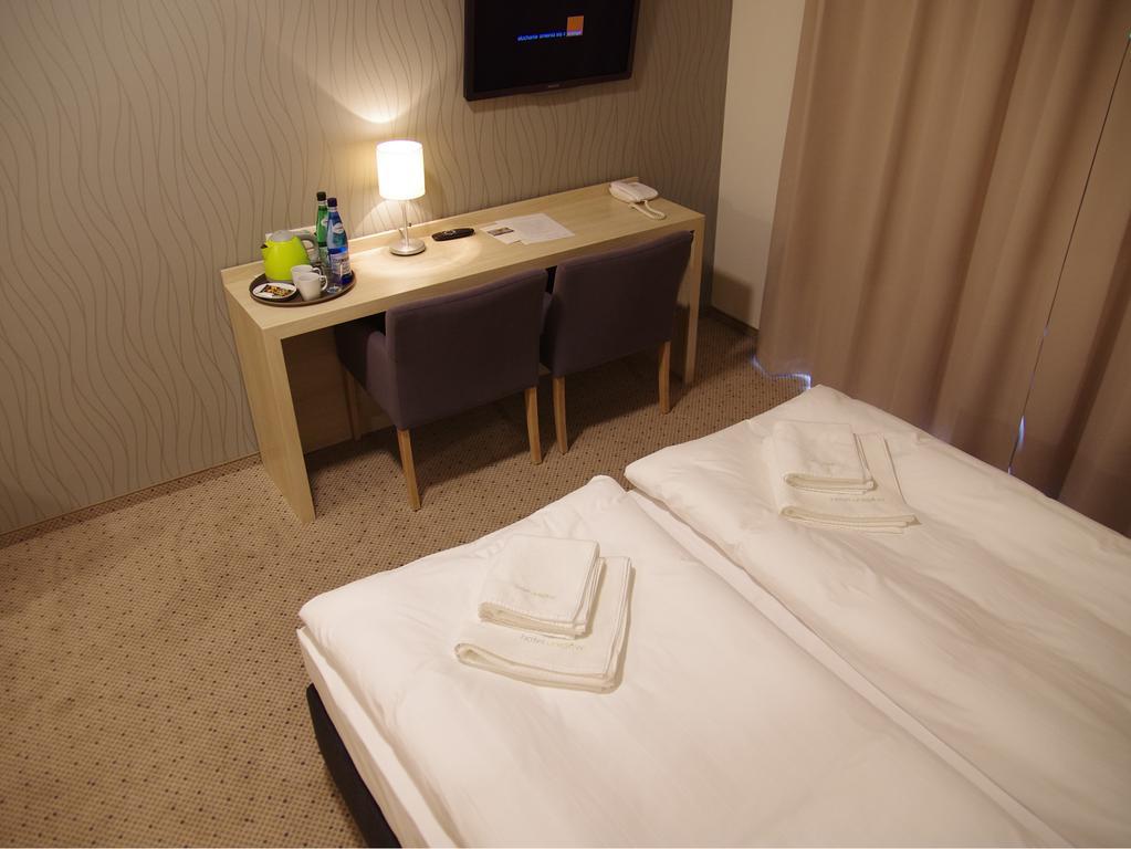 Hotel Uniejow Buitenkant foto