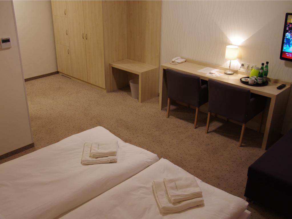 Hotel Uniejow Kamer foto