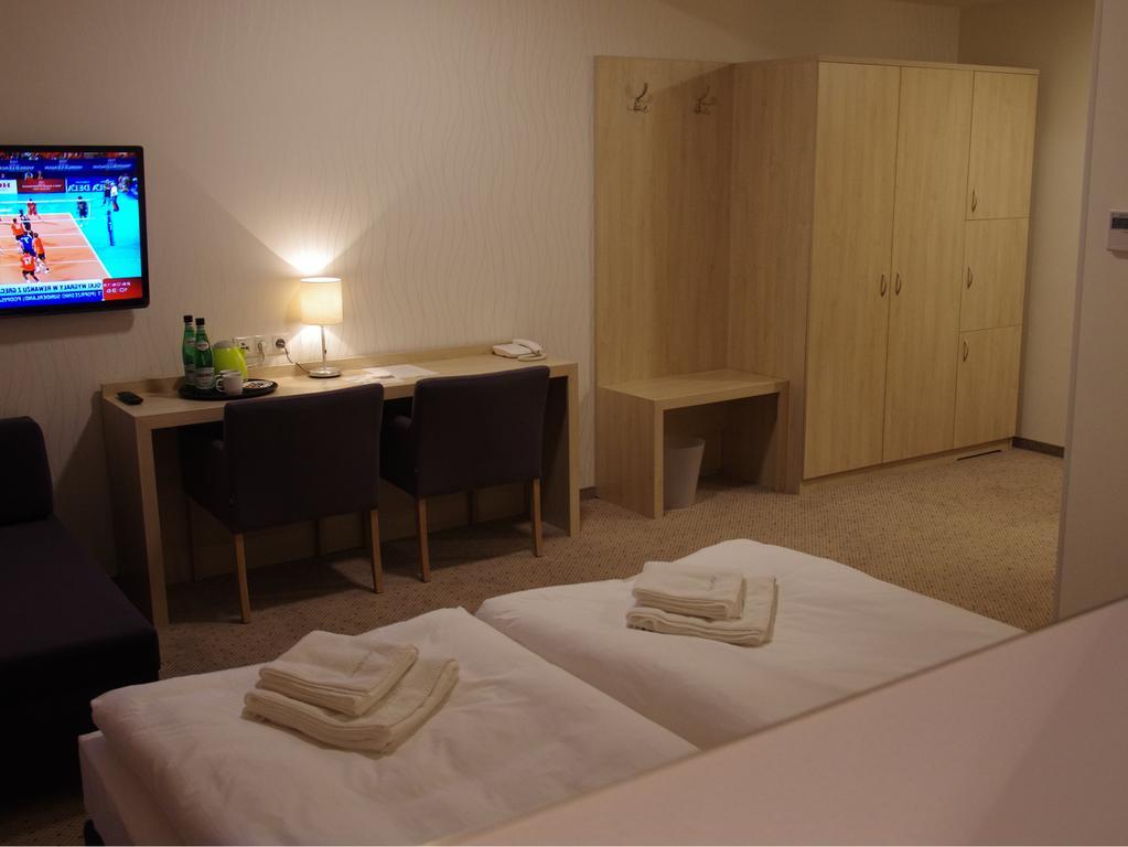 Hotel Uniejow Buitenkant foto