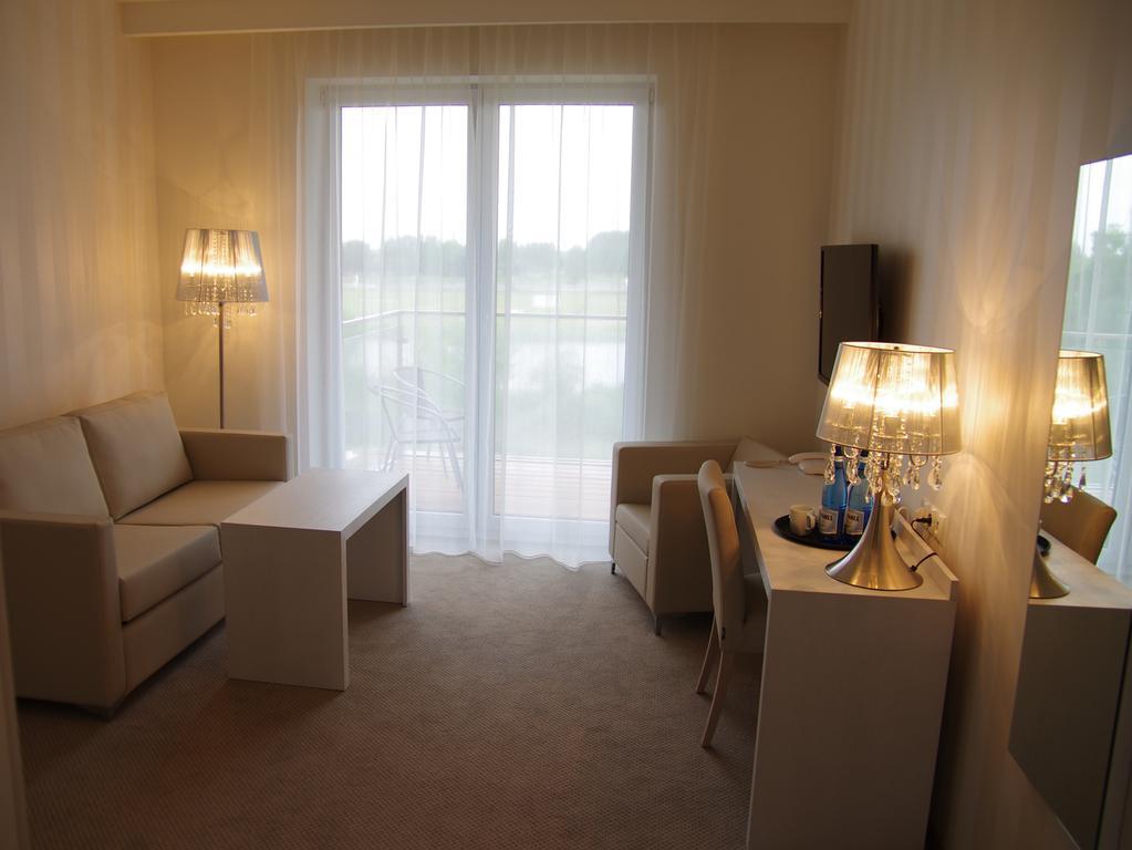 Hotel Uniejow Buitenkant foto
