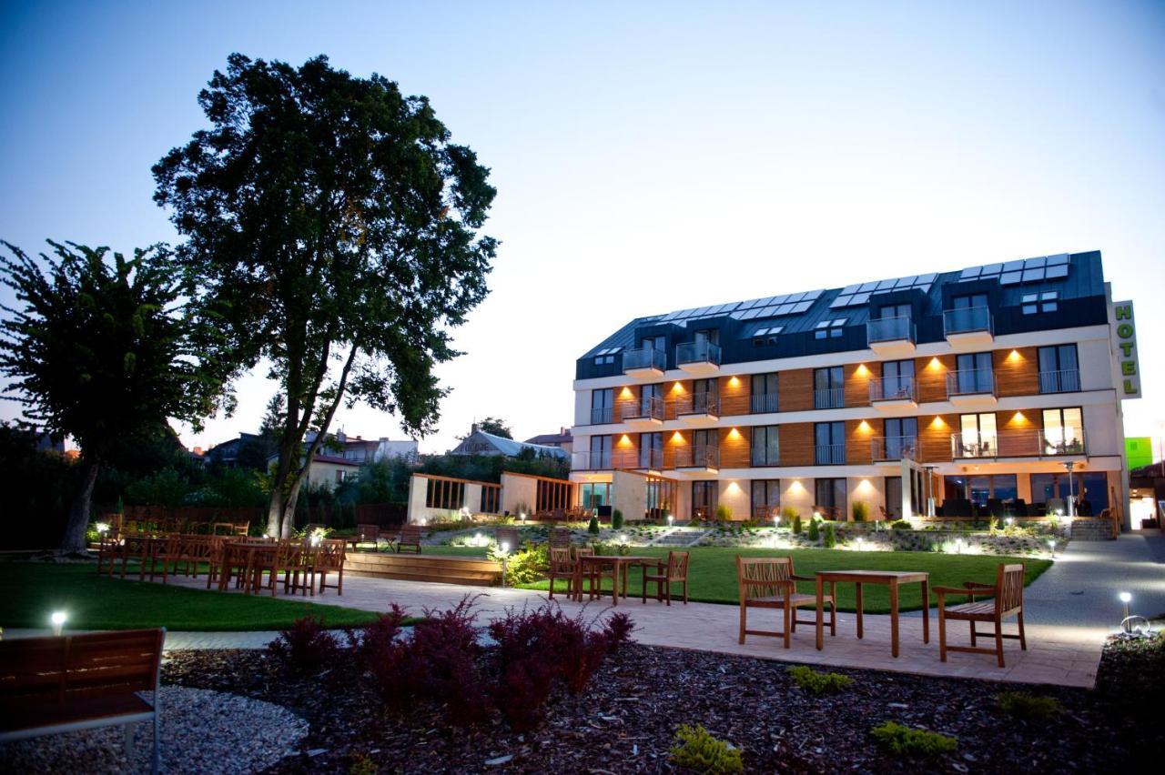 Hotel Uniejow Buitenkant foto